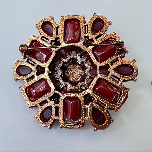 Regency Multicolor Mauve Red stones embellished copper-tone floral pin brooch - Picture 6 of 10